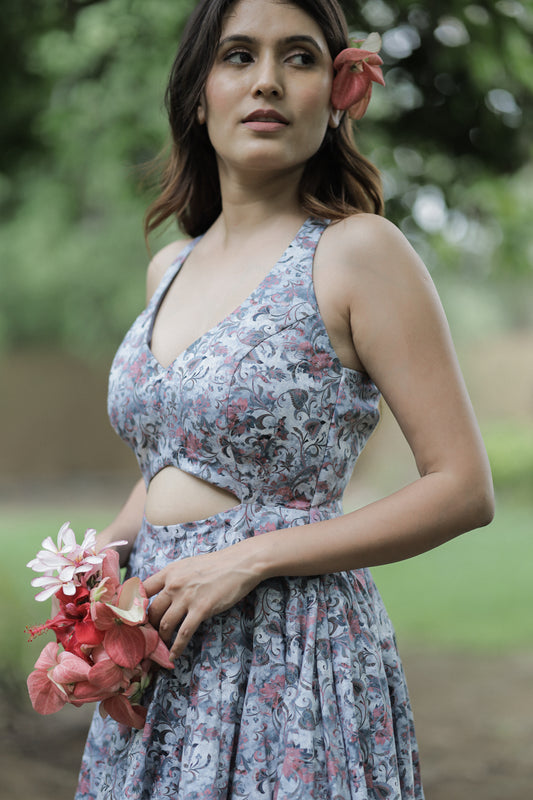 Plugging Neck Line With Creative Back Frock