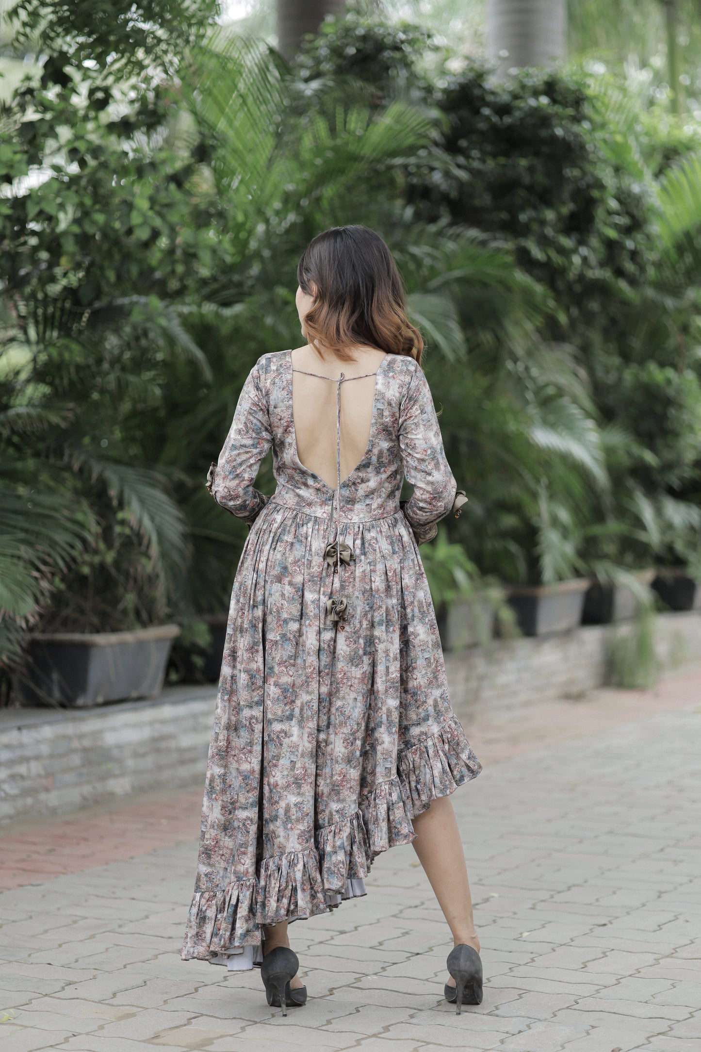 Plugging Neck Line And Backless Long And Short Frock
