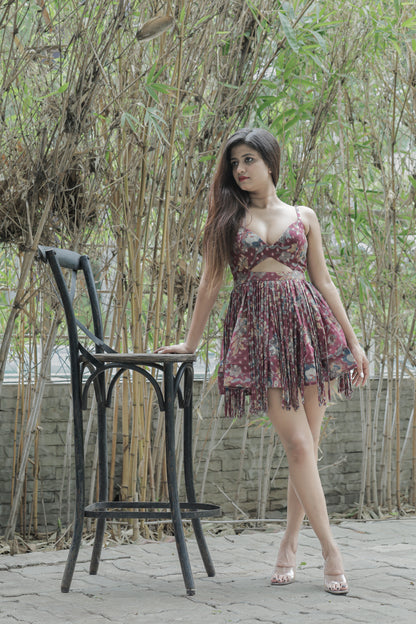 Plugging Neck Line Back Less String Frock