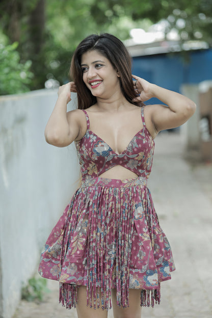 Plugging Neck Line Back Less String Frock