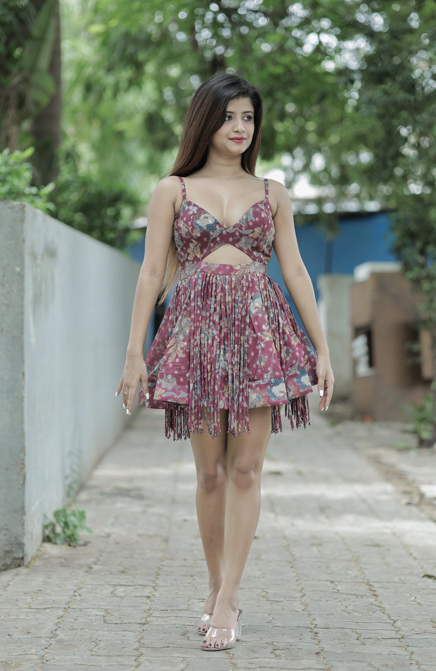 Plugging Neck Line Back Less String Frock