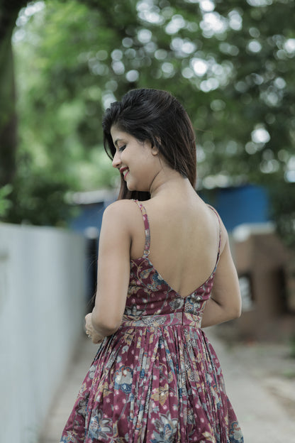 Plugging Neck Line Back Less String Frock